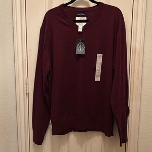 New with tags! St John’s Bay Men’s Maroon Crewneck Sweater XL